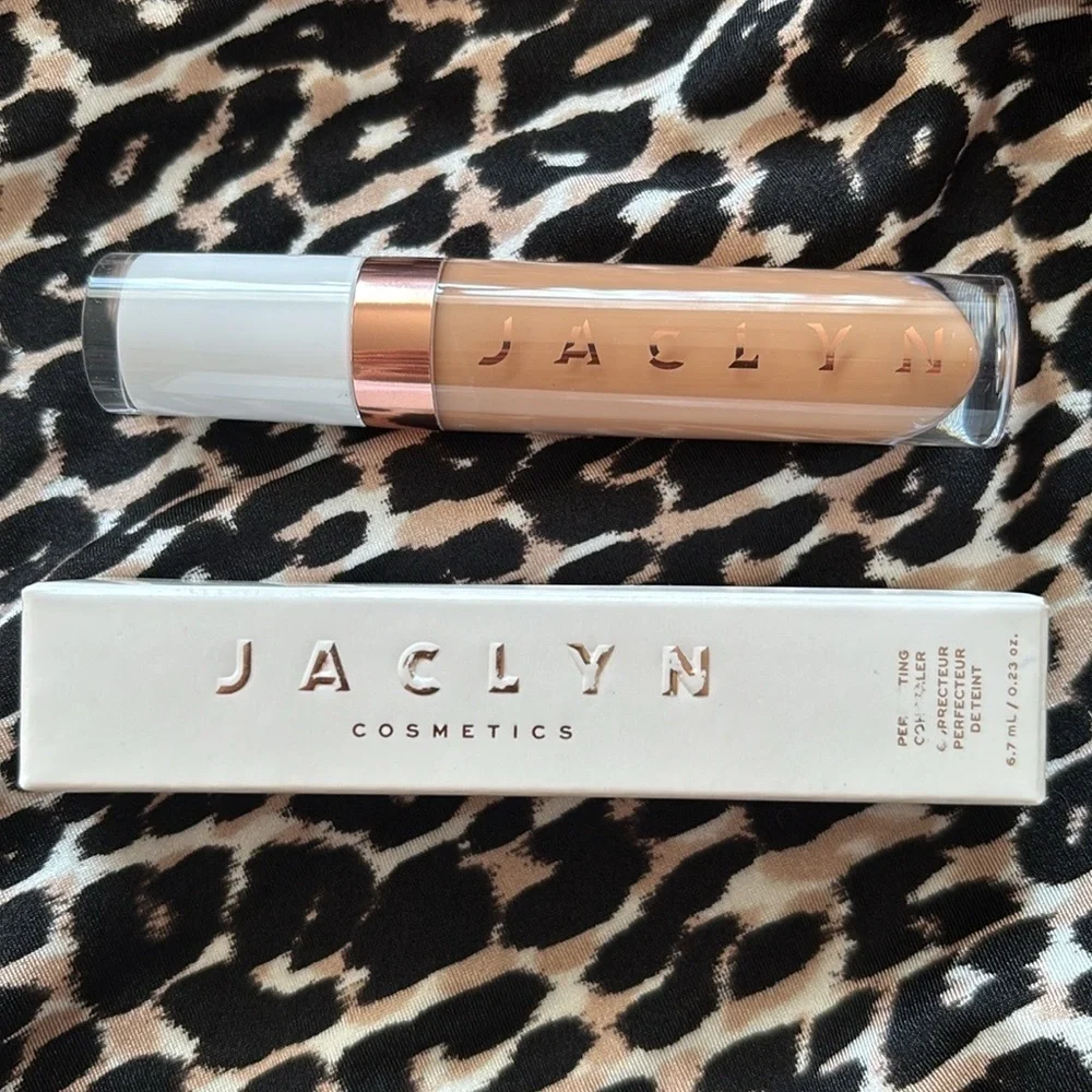 Brand New Jaclyn Cosmetics Perfecting Concealer Tan Red